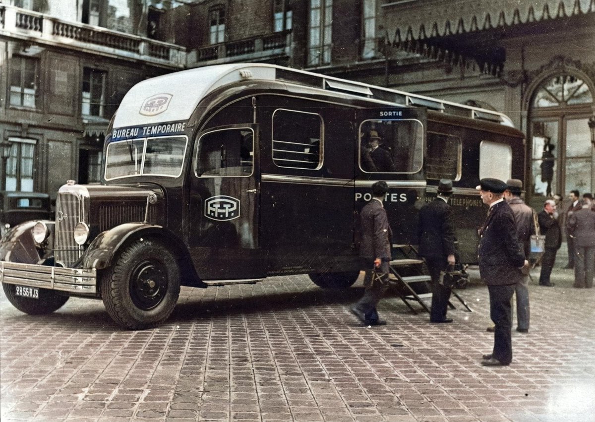 AVPCD's tweet image. Parce que sans eux il n’y aurait ni livraison, ni collecte : nous dédicaçons ces images d’archives aux conducteurs de camions, au personnel de La Poste, aux chauffeurs de taxis et aux éboueurs... (cc @TAXISG7 @GroupeLaPoste @LisaLaPoste)
#MERCI  ! 💕