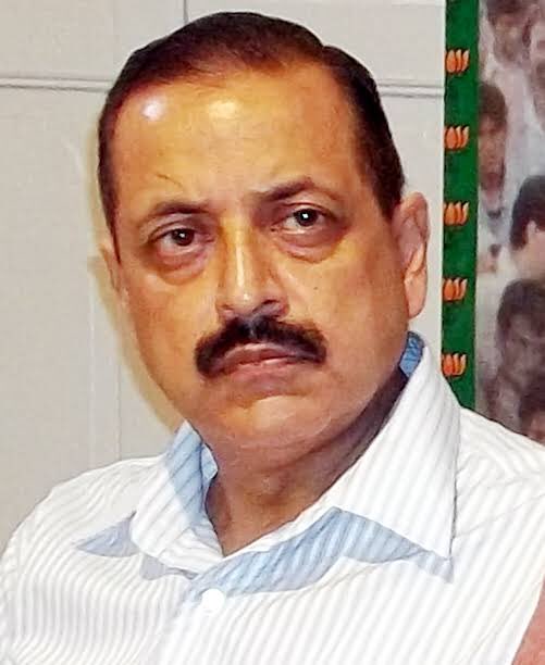 mohsin_shakil's tweet photo. @imsudanvishal @DrJitendraSingh Apathetic?
He is traitor of #JKState founded by blood &amp; sweat of #Dogra #Rajput.
He collaborated with that #Fascist enemy, who planned &amp; executed #JammuMassacre leading to fall &amp; division of state. Now, facilitating same enemy to further humiliate &amp; disintegrate #JKState.
Why? https://t.co/2xsJeYtoKB