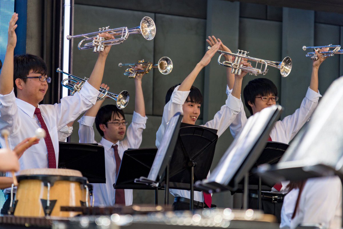 東京大学吹奏楽部 こんにちは トランペットパートです 私達は現在2 4年生合わせて9人の食欲旺盛で 賑やかなメンバーで活動しています 演奏ではかっこいい旋律などを担当するバンドの華として大活躍 そんなかっこいい楽器 Utweでやってみません