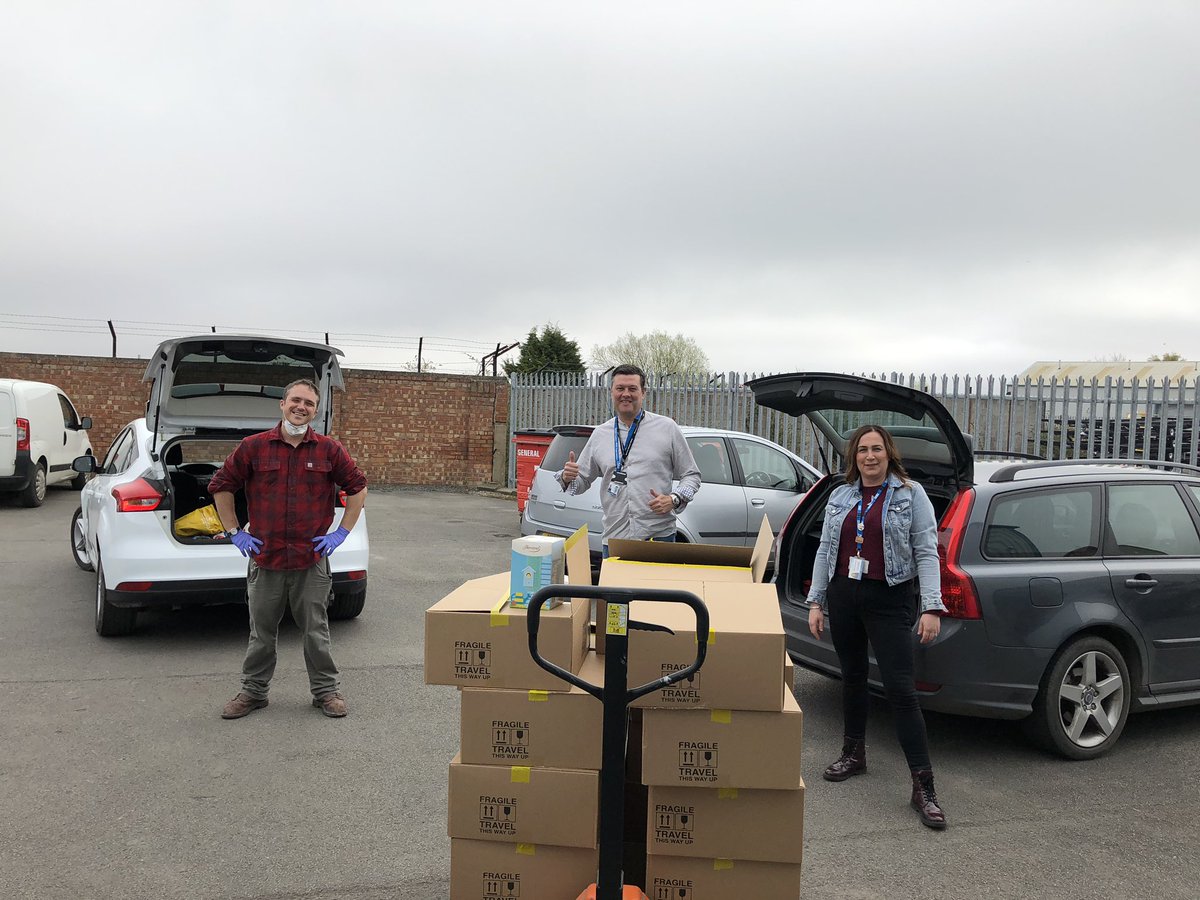 Tooks007's tweet image. @bbcburnsy 200 Easter eggs from @BevCherryTreeCC working in partnership with @SMASH42300100  &amp;amp; ER food bank @TrussellTrust on their way to HRI children’s ward &amp;amp; Inspire unit @HullHospitals @NHSuk #NHSThankYou