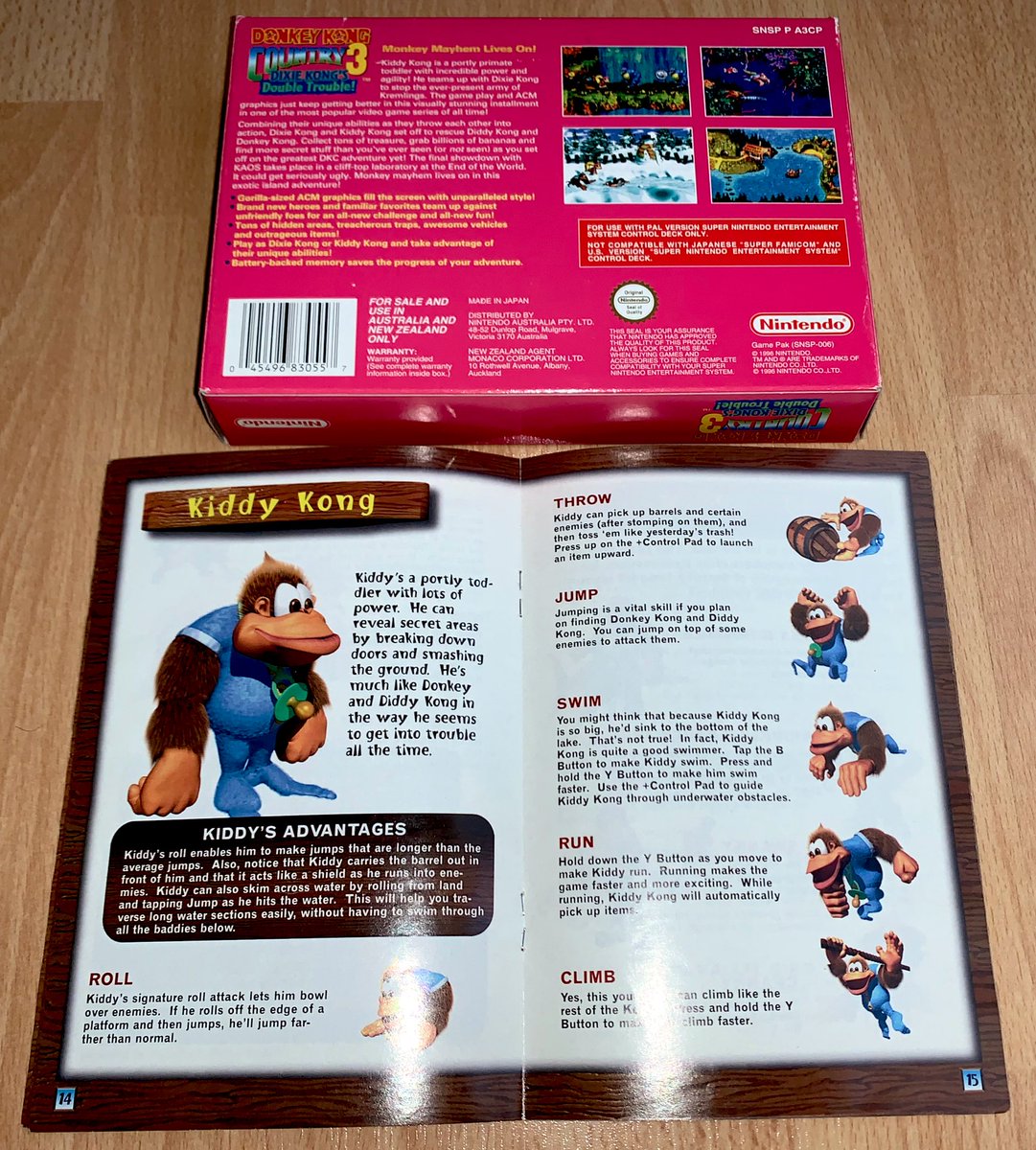 Donkey Kong Country 3: Dixie Kong's Double Trouble! (SNES, 1996)  Cette édition australienne (donc PAL) est la seule occidentale à avoir un contour coloré (rose ! ) sur sa boîte, là où celui-ci était devenu noir sur les boîtes PAL en fin de vie de la SNES (façon boîtes US).