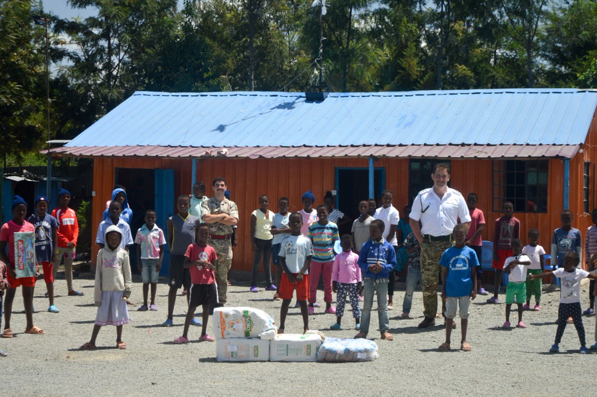 BATUKOfficial's tweet photo. We will continue to assess where we can support County Government &amp; local communities during the unprecedented threat of #COVID19. @Happy_kulayo @JaneMarriottFCO @ComdCTG @LaikipiaCountyG @DoH_Laikipia @LWC_UK @BritishArmy @DominicRaab @ArmyLogisticsUK @RiflesRegiment @R_Signals https://t.co/sgwsn93z0W