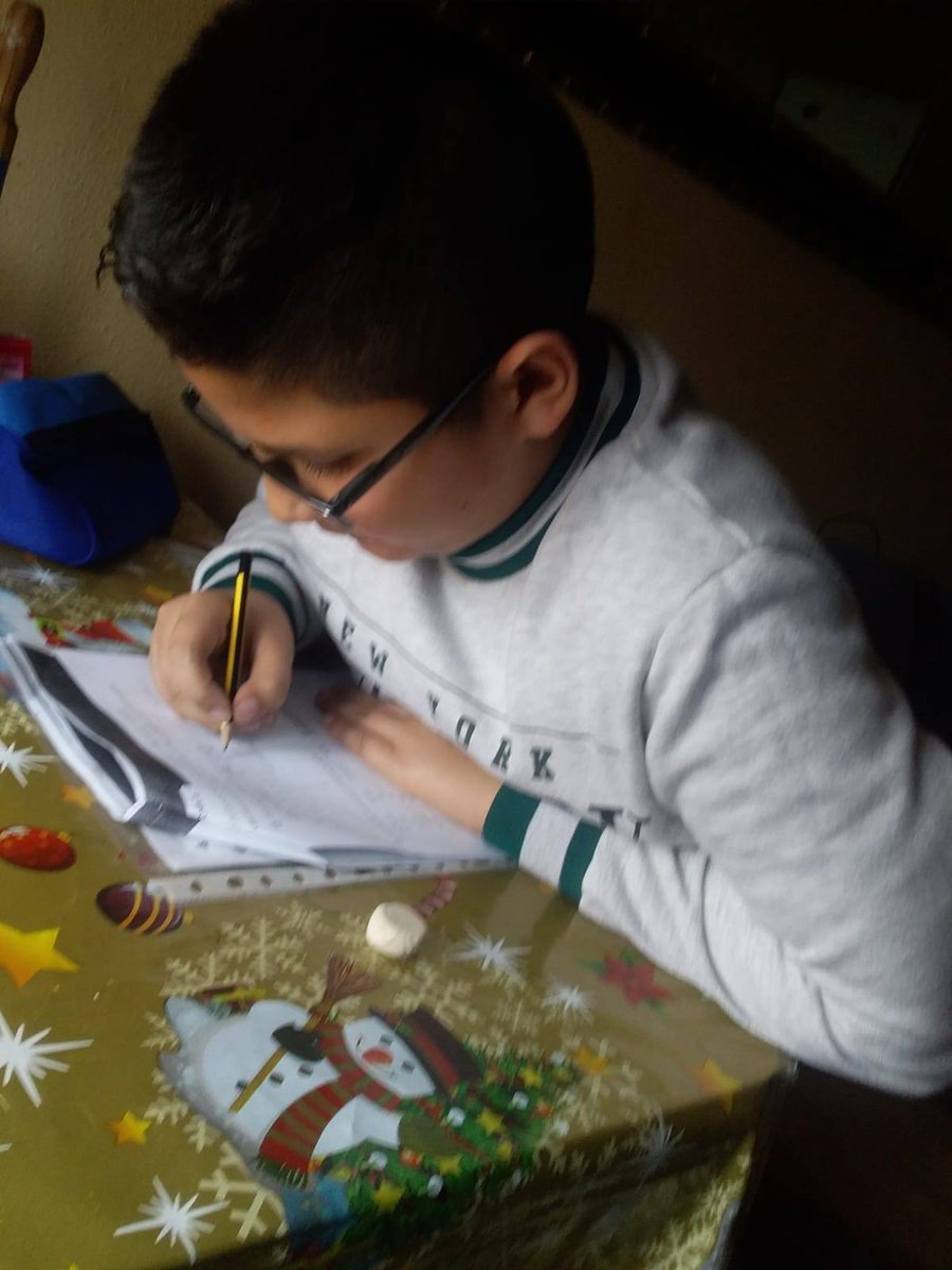 ProyectoOberti's tweet photo. Os dejamos algunas imágenes de nuestros chicos durante este tiempo de cuarentena. Se están esforzando por seguir el ritmo y desde Oberti les seguimos ayudando, desde casa claro!! ¡Ánimo chicos, lo conseguiremos! #Quédateencasa #ElPatioAbre #SomosUno https://t.co/sncND1wV84