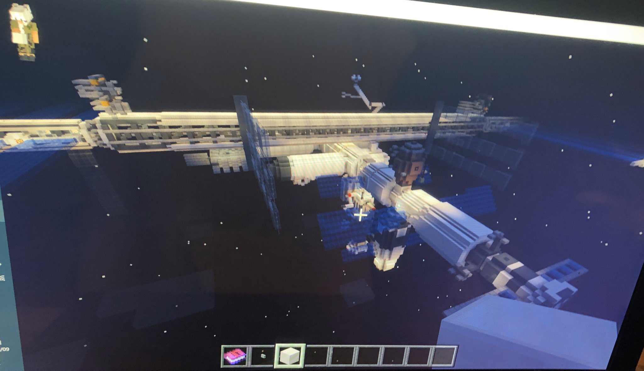 Taki Sur Twitter 息子がマイクラの配布ワールドに国際宇宙ステーション発見 きぼう キューポラ ソユーズ T Co 7wni5teevt Twitter