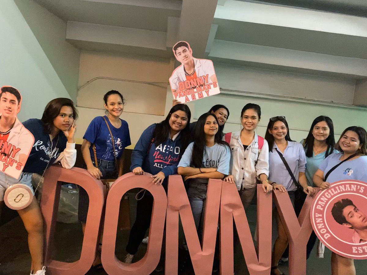 Donnys_Army's tweet photo. Donny Pangilinan’s Army throughout the years. It’s crazy that we’ve seen you mature and grow up but we're growing up too without even noticing it. we’re so happy to be with you until now. @donnypangilinan happy third anniversary to us fam. ♡ #DPAforThree https://t.co/VCvzxJTmd4