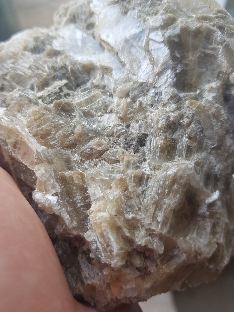 mlcr0d0t's tweet photo. A fist-sized lump of mica. Individual flakes can be pried off by hand and have the feel of tough plastic. Origin - display cabinet at work which probably means it's from a mine or quarry somewhere. Given to me when cabinet got too full #RocksAtHome https://t.co/VDM7CFLRJq