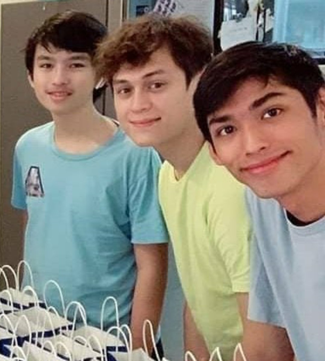vkukth's tweet photo. magkakapatid po kayo? 😍 https://t.co/k3dbpf1r12