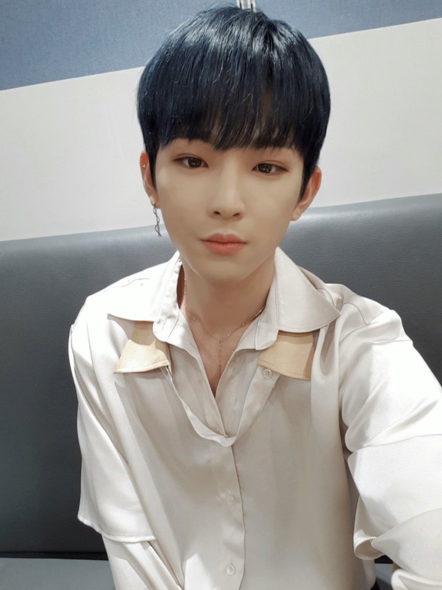 official_ONEUS's tweet photo. [#이도]
쉽게 쓰여진 노래의 어려운 무대를 마치고..!! https://t.co/fly3MZdZJ4