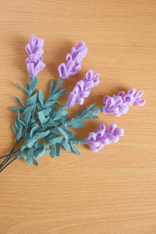 MakeandFable's tweet image. Felt Flowers DIY – Lavender makeandfable.com/2020/04/felt-f…