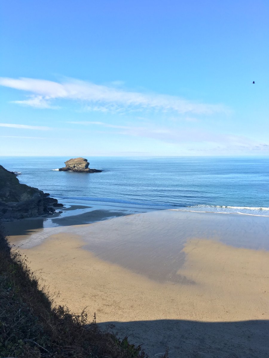 theSeahousePort's tweet photo. Cornwall &amp; all its beauty &amp; sunshine will be waiting for us all after these storm clouds pass 🙏

let’s minimise the wait time! 

#StayHomeSaveLives #protecttheNHS 💙💙💙 #EasterAtHome 

Wishing everyone a happy healthy Easter #portreath @CornwallHide @CornwallPure https://t.co/5QwhqnUARW