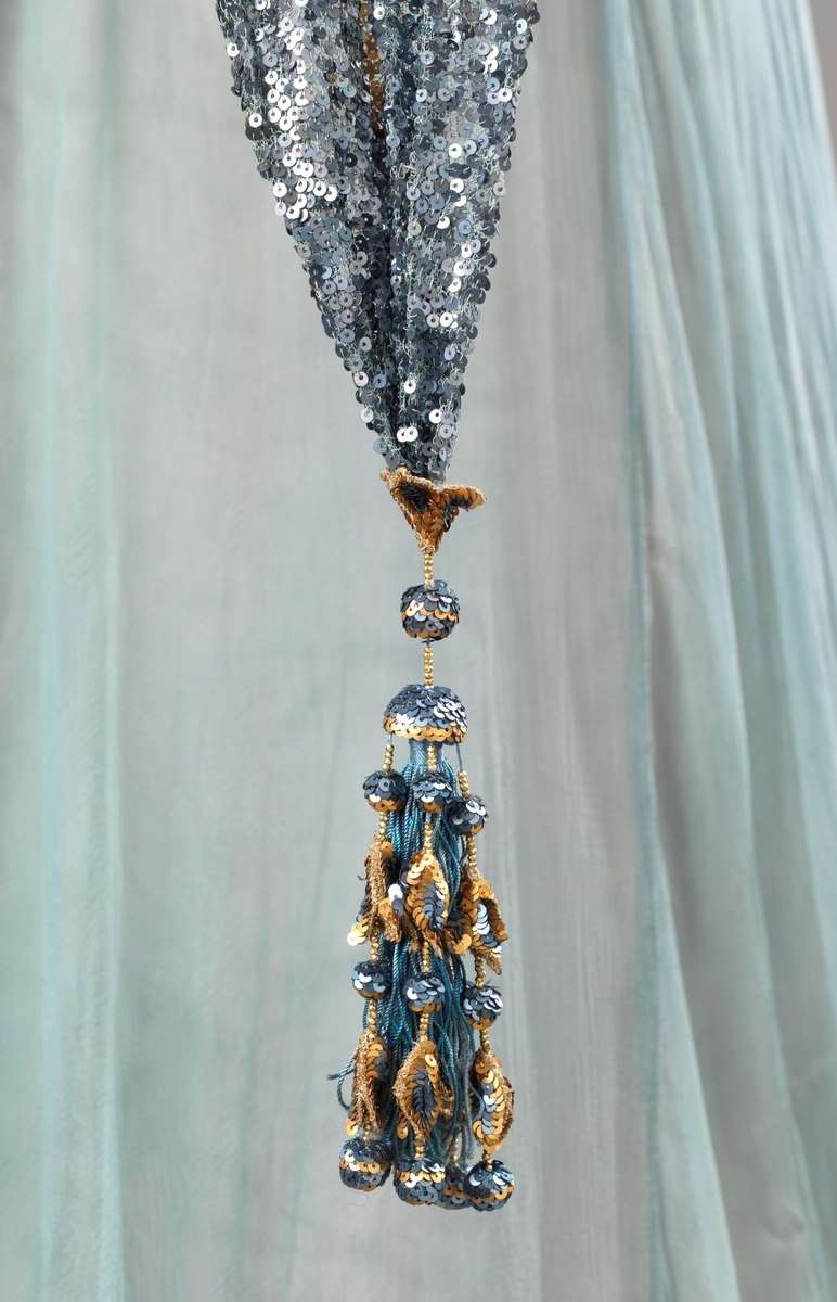 Sequined silk tulle evening dress worn by Queen Maud of Norway, 1905-10. Nasjonalmuseet for Kunst, Arkitektur og Design.