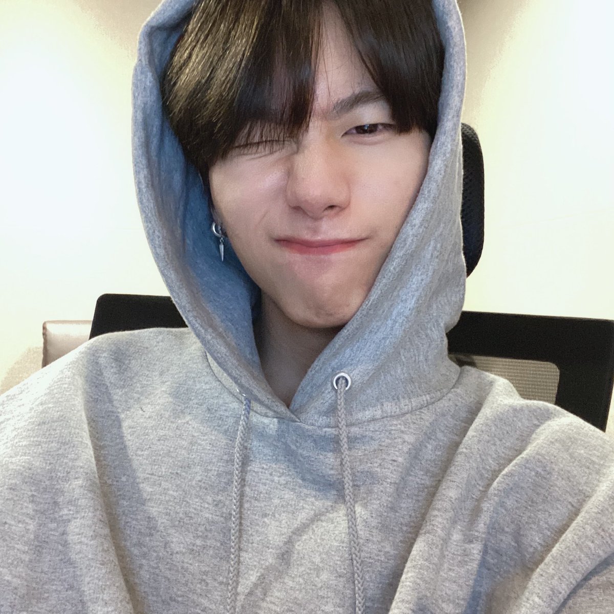 NewWorld_VICTON's tweet photo. [#승식 ] 🤔 https://t.co/L8TRQDmC2L