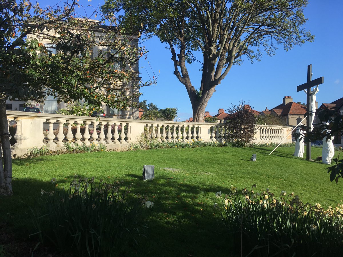 Many Dubliners know the original keystones of Carlisle (O'Connell) Bridge were re-erected on Sir John Rogerson's Quay, but INCREDIBLY almost the entire original balustrade survives at Clonturk House, Ormond Road, Drumcondra. Go and marvel (within 2km...) at its 1790s silhouette.