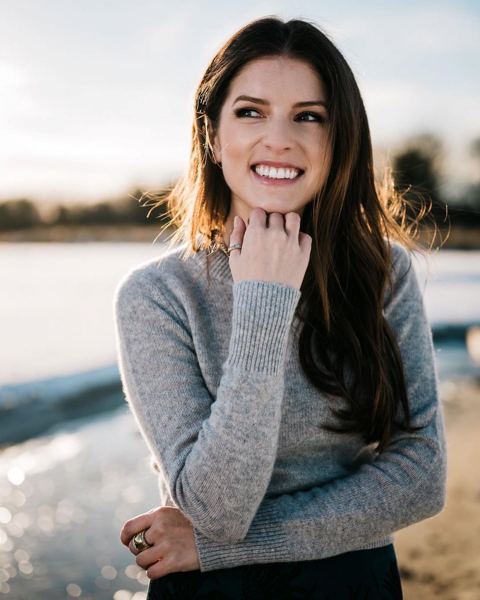 // Big change, flipped to Anna Kendrick. 
Was formerly @DTFBridgitM
Still 18+.
Still Lewd/DTF.
Still very lesbian.
Still Literate/descriptive only.
Still have open DMs.
♥️ And 🔄 for a cute brunette in your DMs.