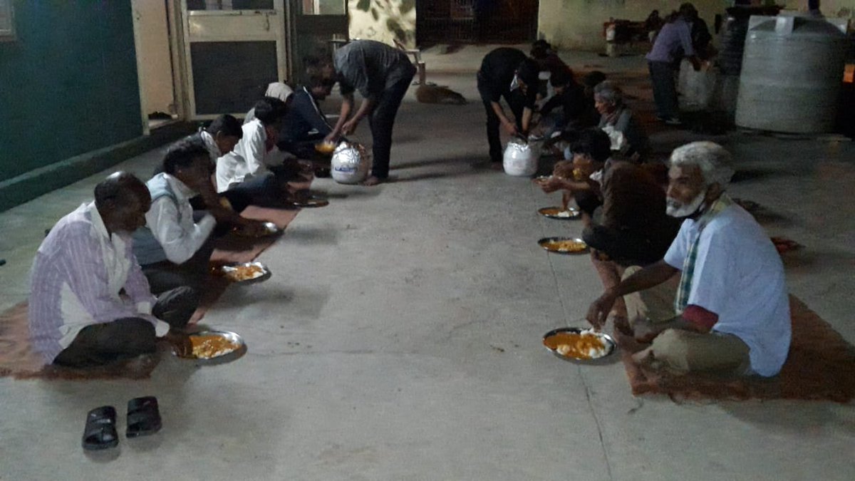 jamghathomes's tweet photo. #COVID19 Cooked Food Distribution

800 meals distributed daily by Melting Pot Food- Cafe Lota DUSIB

Shelter homes of Chatarpur, Vasant Vihar, Bhikaji Kama Place and Munirka &amp; Daily wagers at Fatehpuri

#COVIDINDIA19 

https://t.co/NtwbcRpeQ7 

https://t.co/HPvDKofEa8 https://t.co/T5MLrtbSCL