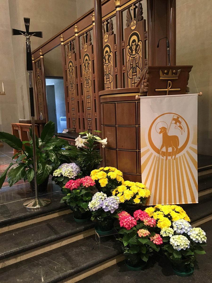 olctkchurch's tweet photo. We celebrate Holy Thursday today, and Deacon Don Gloeckler has recorded a message to share with you! View it here https://t.co/QytpdPGlYO #olctk #cardinalpacelli #mtlookout #holythursday #eastertriduum https://t.co/iRYnapnO5R