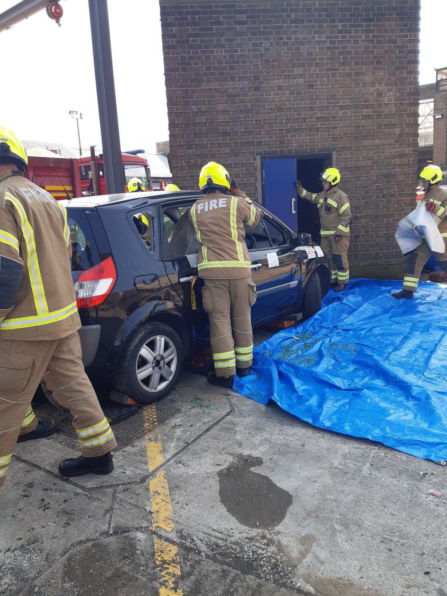 LFBEnfield's tweet photo. It can be difficult to maintain social distancing when #training but where possible we do. #RTC session for #Redwatch this afternoon. #FRU #Notjustfires #opsprofessionalism #StaySafeStayHome #Teamwork https://t.co/lyKCUBkc1U