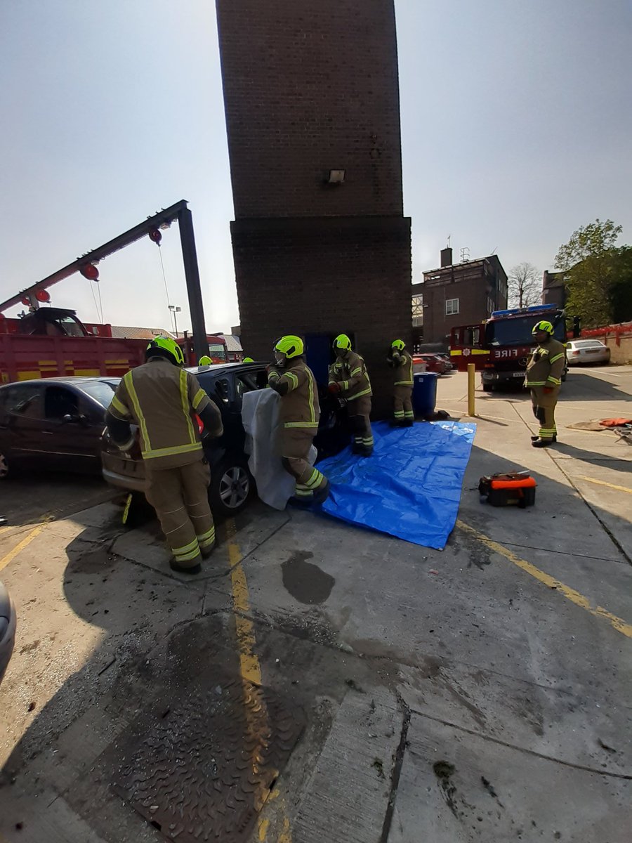 LFBEnfield's tweet photo. It can be difficult to maintain social distancing when #training but where possible we do. #RTC session for #Redwatch this afternoon. #FRU #Notjustfires #opsprofessionalism #StaySafeStayHome #Teamwork https://t.co/lyKCUBkc1U