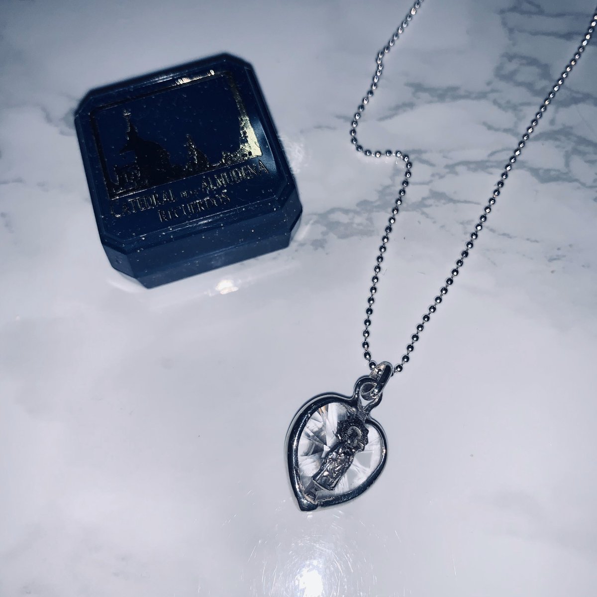 CRUELLASEX's tweet photo. 🕊GIVE AWAY #プレゼント企画 🕊

・RTとFollow���応募完了💍
・締め切りは明日4/10の夜21時🦋
・DMでお知らせしますので鍵は外しておいてください💎

今までのツイートのRTやインスタフォローなどでも選出確率上げます🌙

プレゼントの品は今週22:00-発売です🌷 https://t.co/pJ77FKtsSX