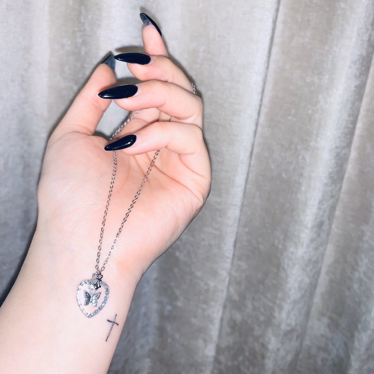 CRUELLASEX's tweet photo. 🕊GIVE AWAY #プレゼント企画 🕊

・RTとFollow���応募完了💍
・締め切りは明日4/10の夜21時🦋
・DMでお知らせしますので鍵は外しておいてください💎

今までのツイートのRTやインスタフォローなどでも選出確率上げます🌙

プレゼントの品は今週22:00-発売です🌷 https://t.co/pJ77FKtsSX