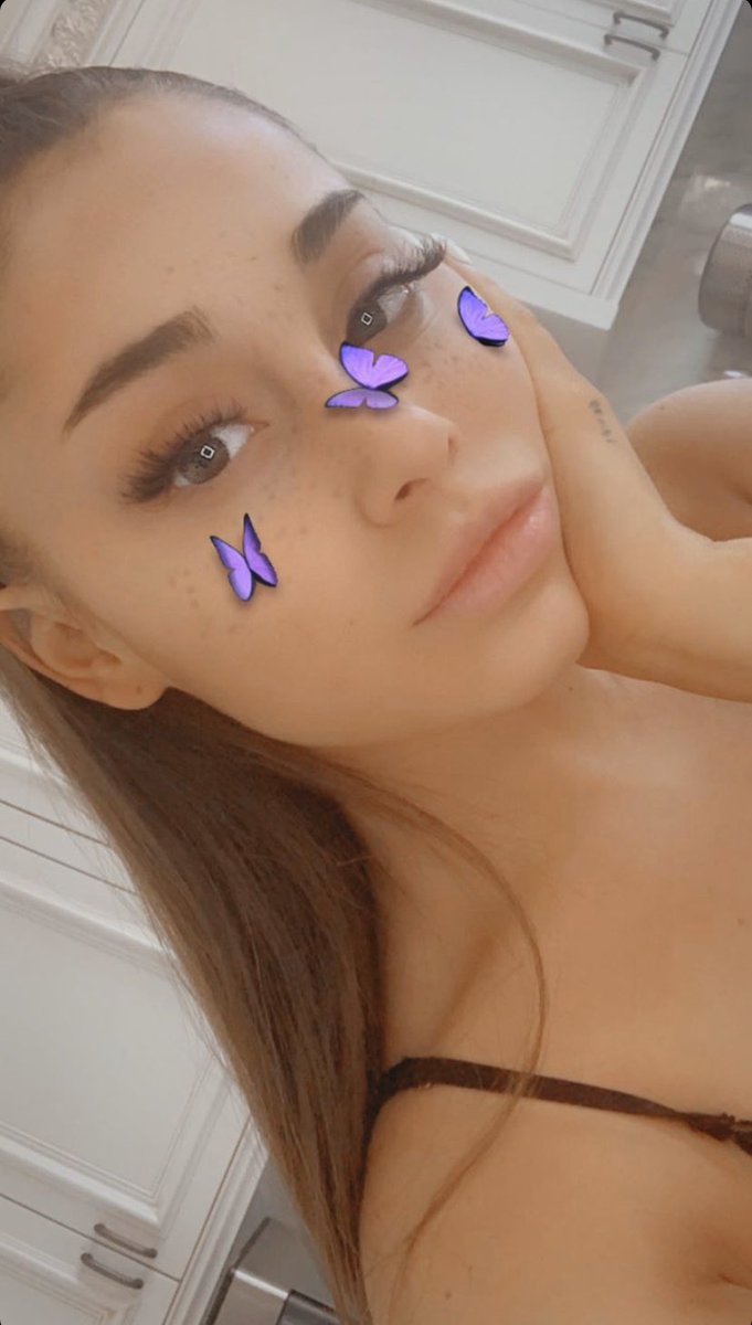 jupiterpoopiter's tweet image. artist    ♡    fan 
@ArianaGrande 
#ArianaGrande #ari #artistfan #arianawithbutterflies #purplebutterflies #arianatorsforever #arianators