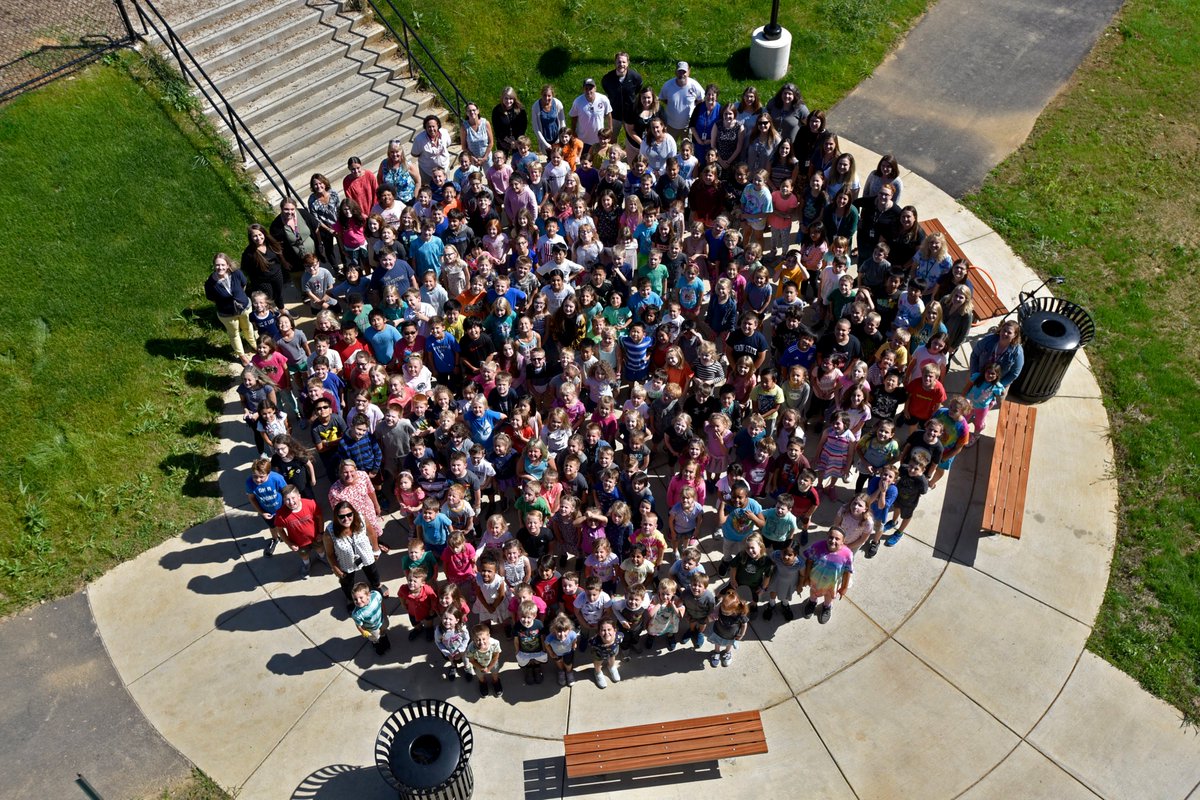 corlstreet's tweet photo. #lovemyschoolday Tweet what you ❤️ about @corlstreet https://t.co/nQ6g1MbTPt