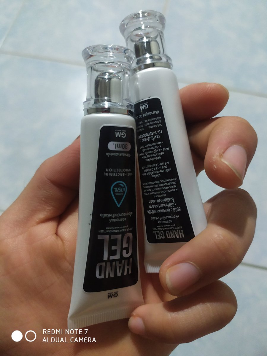 Poobpub12's tweet photo. วันนี้มีเจลล้างมือด้วยนร้าา
ขนาดพกพา
หลอดละ 29.-เท่านั้น 30ml. 
ใครยังไม่มีทักมาจร้า
ใช้แล้วผิวไม่แห้งด้วยนะเออ
ผลิตภัณฑ์ดีๆจาก#GREATMATCH https://t.co/jOLBrYzP6r