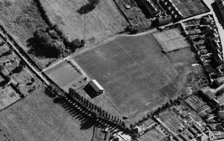 EtfcFans's tweet photo. @RandHUFC Higham Town FC old stand opened in 1923 #nonleague #oldgrounds #groundtastic @paul_gtastic @Groundtastic https://t.co/erY0pmG2Z9