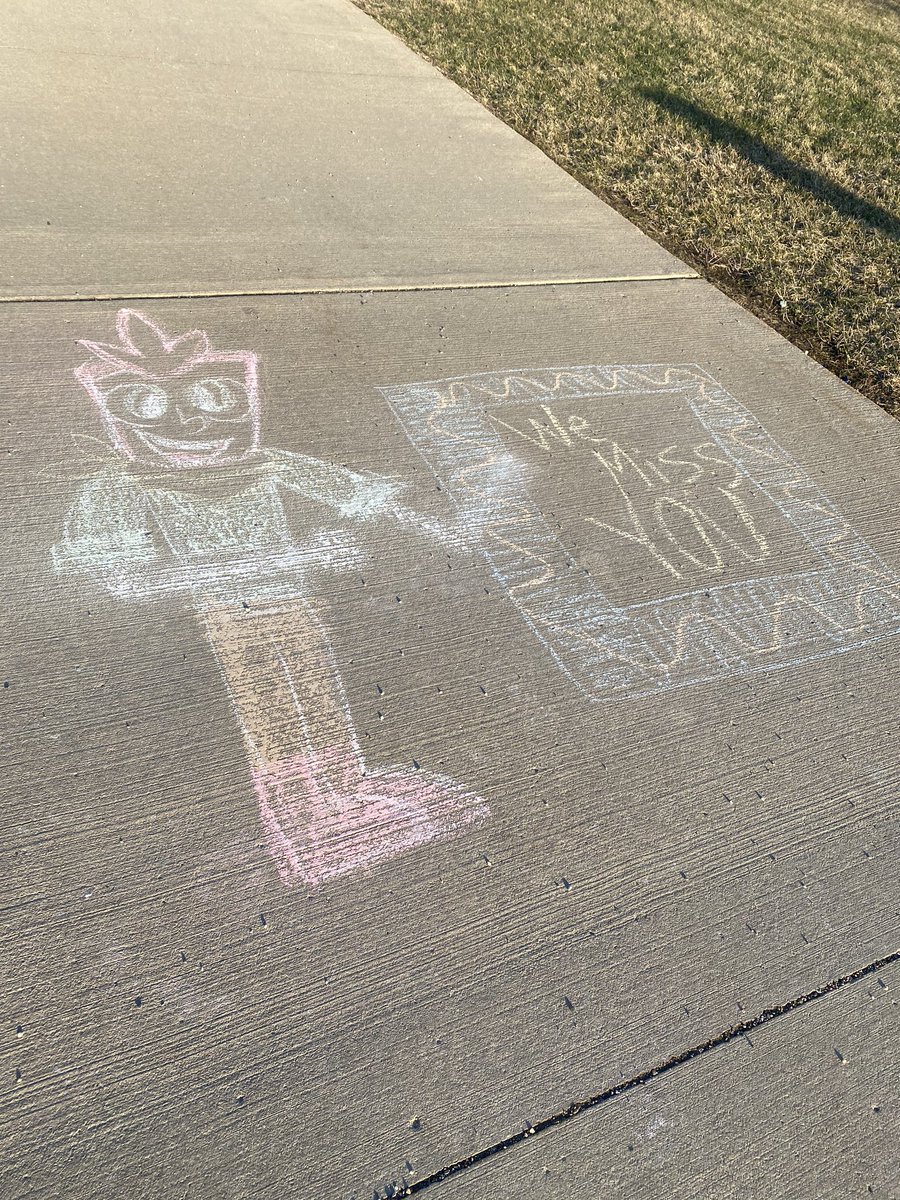 AlyssaTrow's tweet photo. KMMS staff loves the warm welcome into our school building this morning! Thank you to our chalk drawers!! #KoMetExcellence @J_Wyttenbach @KMMS_Larsen https://t.co/aLWNRRKwaR