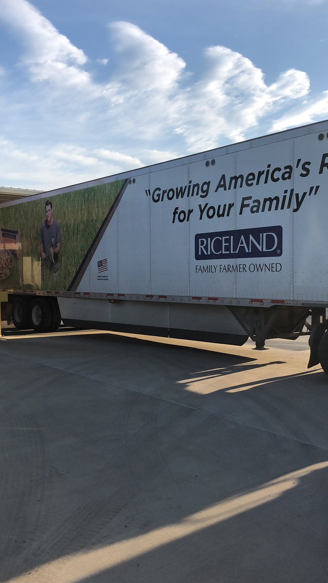 Ludneedsabud's tweet photo. Check out who delivered @MichelobULTRA  &amp; @budweiserusa to us today!  @RicelandFoods &amp; @bBaumanFarms   #madewitharkansasrice https://t.co/cGV0bmJQGY