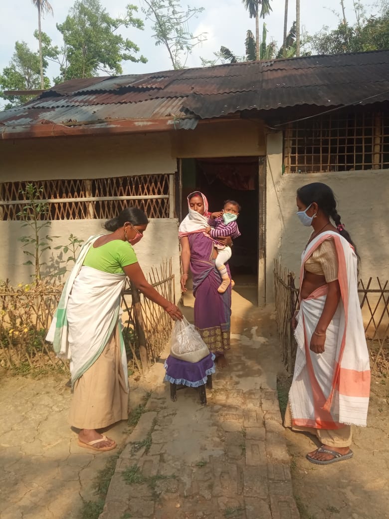AmguriP's tweet photo. Door to door distribution of Take home ration to beneficiaries by AWWs due to lockdown period in Amguri ICDS project.
#poshanabhiyan 
#IndiaFightsCOVID19 https://t.co/739LvyoefJ