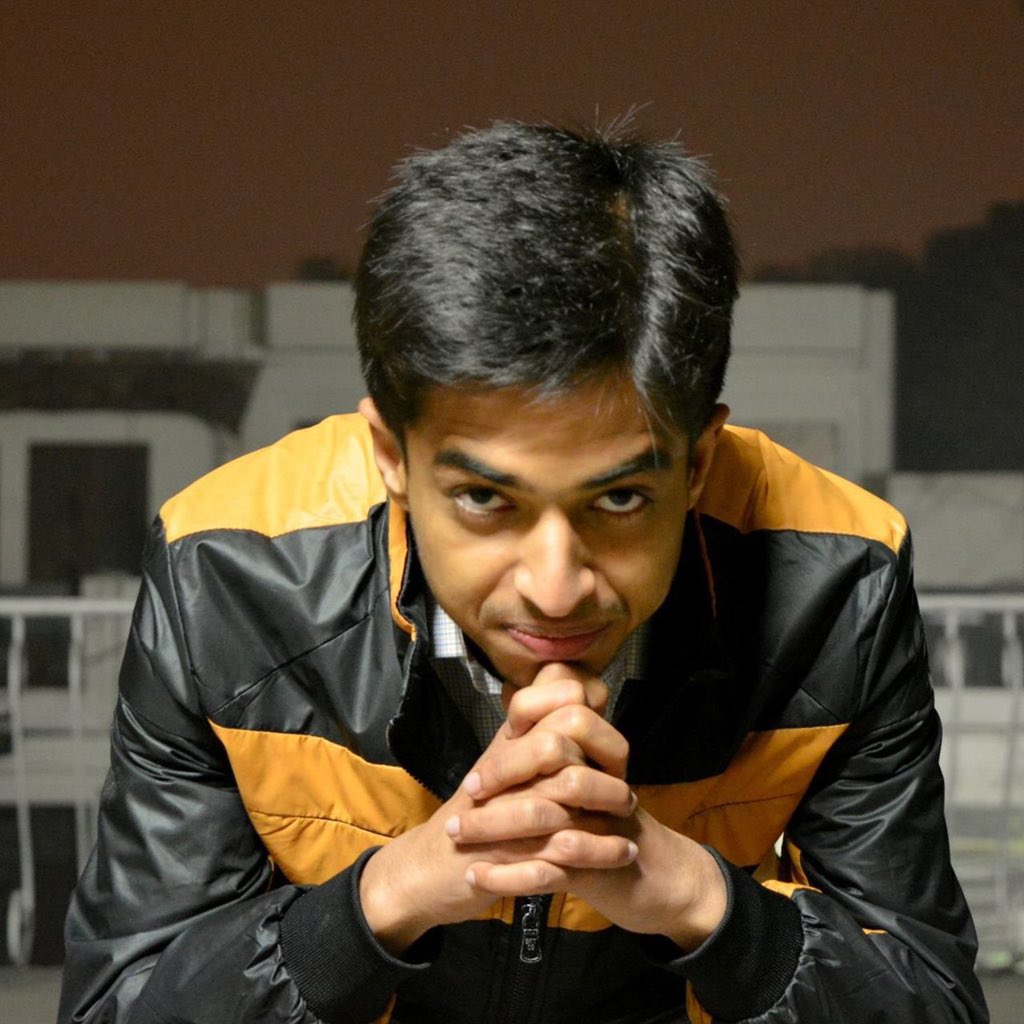 hammadiiiiii's tweet photo. And they say "time is the best healer" i dont know if the healing hand on my clock had stopped or what but i cannot just stop remembering him . Its v hard to forget him. I still can see him at times, just cant forget and let it go 🤦🏻‍♂️.. for this they say right shaheed never dies https://t.co/KD01sHqocG