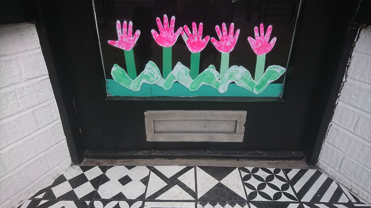 gallery_window's tweet photo. Throwback Thursday⁠
Last April the Window Gallery was a riot of flowers, sheep, bunnies and more from the kids at @kiddi_caru_day_nurseries⁠
-⁠
-⁠
-⁠
-⁠
#tbt #throwbackthursday⁠
#art #diy #gallery #exhibition #chelmsfest #kidsart #chelmsford #paint #drawing #windowgallery https://t.co/UBKty4b1lT