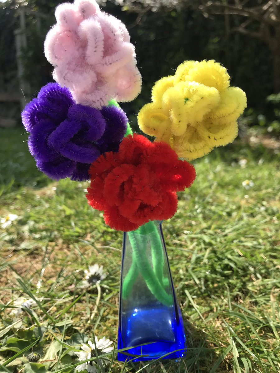 clairyland's tweet photo. #mcqueencreators my contribution to 3D flowers. Pipe cleaners in my craft box I had no idea what to do with. Can even be bend the stem and wear them as rings. 😁 #pipecleanercraft https://t.co/XfO3jr6oC4