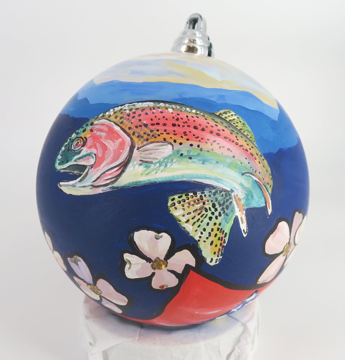 GWBLibrary's tweet photo. A #MuseumBouquet to our friends @WJCLibrary
From our collection: hand-painted ornament created for the 2008 #WhiteHouse Christmas tree. Shows #Arkansas #StateFlower #appleblossoms, state fish #ApacheTrout, state instrument violin, state gem diamonds. Signed by artist Pat Larsen. https://t.co/qB3WZCIfMP