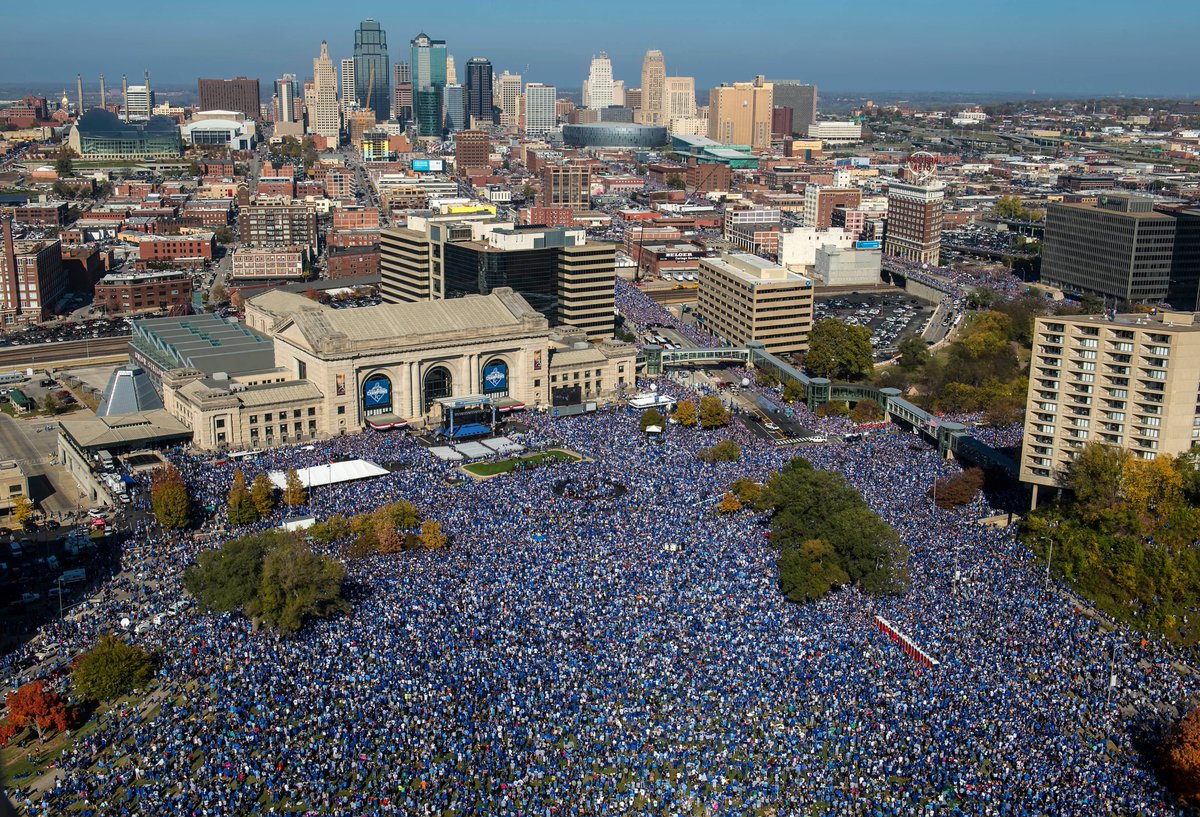 Thank you to our friends at @royalscharities for immediately responding to this crisis and providing us with a generous grant to help feed the growing numbers of people who are hungry and struggling. You are truly community champions EVERY day! #RoyalsRespond #GratefulKC