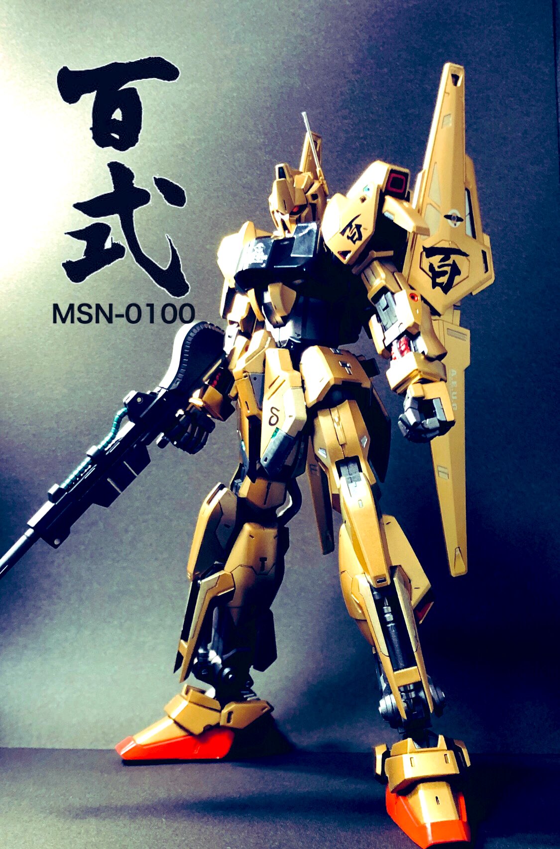 ニャア Mg百式2 0完成しました 改造は全くしてません 簡単なスジボリと動力パイプをスプリングに変えただけです メッキ はキッチンハイターとシンナーで落としてから全塗装しました 初めて百式を作りましたが金ピカでリッチな気分にさせてくれます笑 Mg百