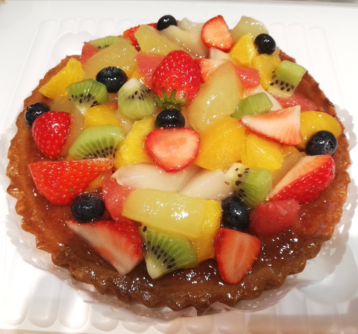 月刊 神田画報 Na Twitteru 地下鉄 神保町駅ナカにオープンしたケーキ屋さんで初めてのお買い物 フルーツタルトを買ってみました 自分の口には一口も入っていませんけど