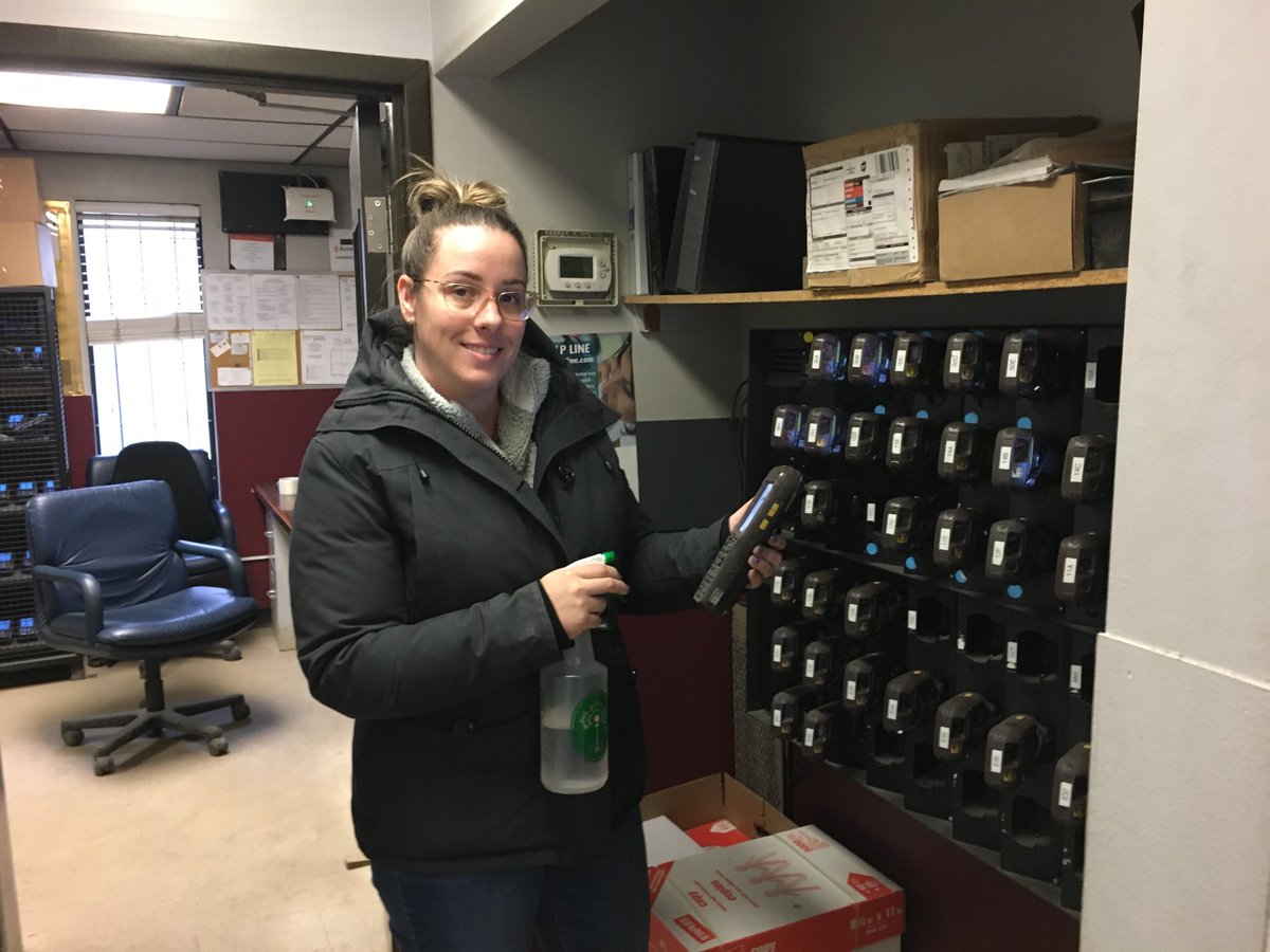 Barrie management team hard at work cleaning DIADs. ⁦<a href="/AbriaYoungUPS/">Abria Young</a>⁩