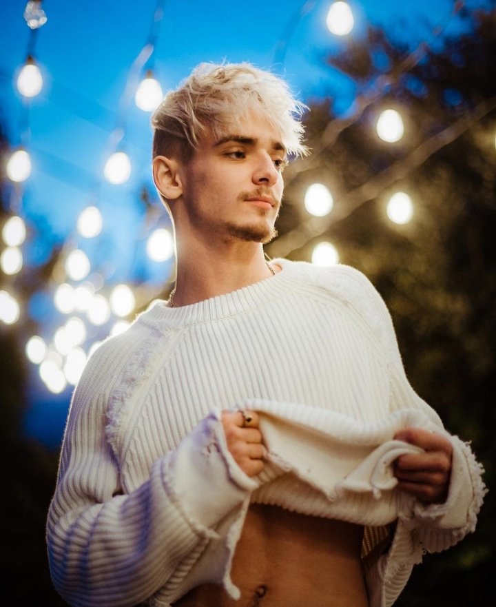 NuWould's tweet photo. Nome: Patrick Beauchamp
Idade: 20 anos
Personalidade: Amigável, Simpático e Atencioso 
Sexualidade: Pan
User: @stlzboy 
2 fotos shape https://t.co/iZAr6Yaxw4