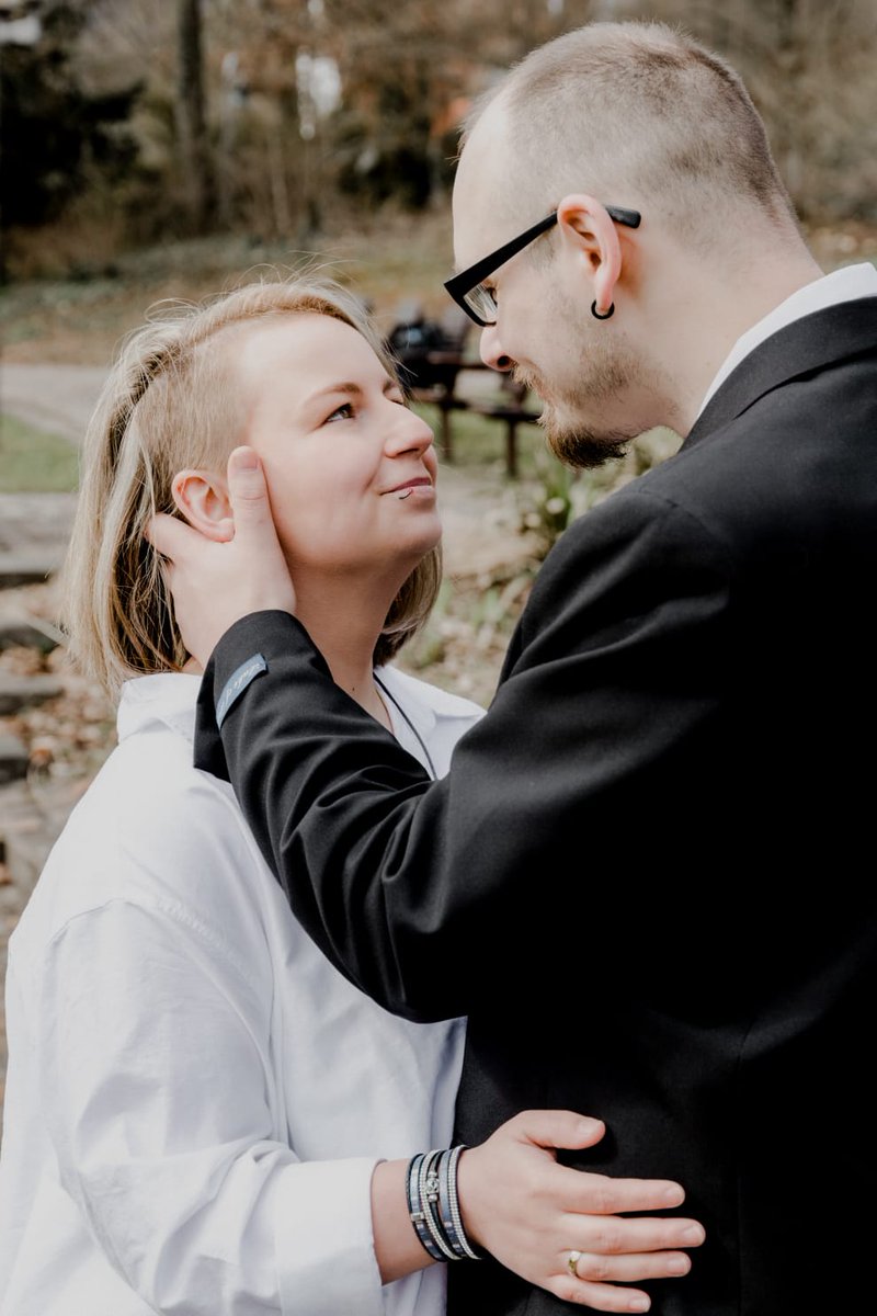 Wie geht es euch?
Uns geht es gut, sehr gut sogar wir genießen das schöne Wetter jeden Tag plus einfach das wir eine Familie sind ❤️🧑👩👶🐶🐶❤️
