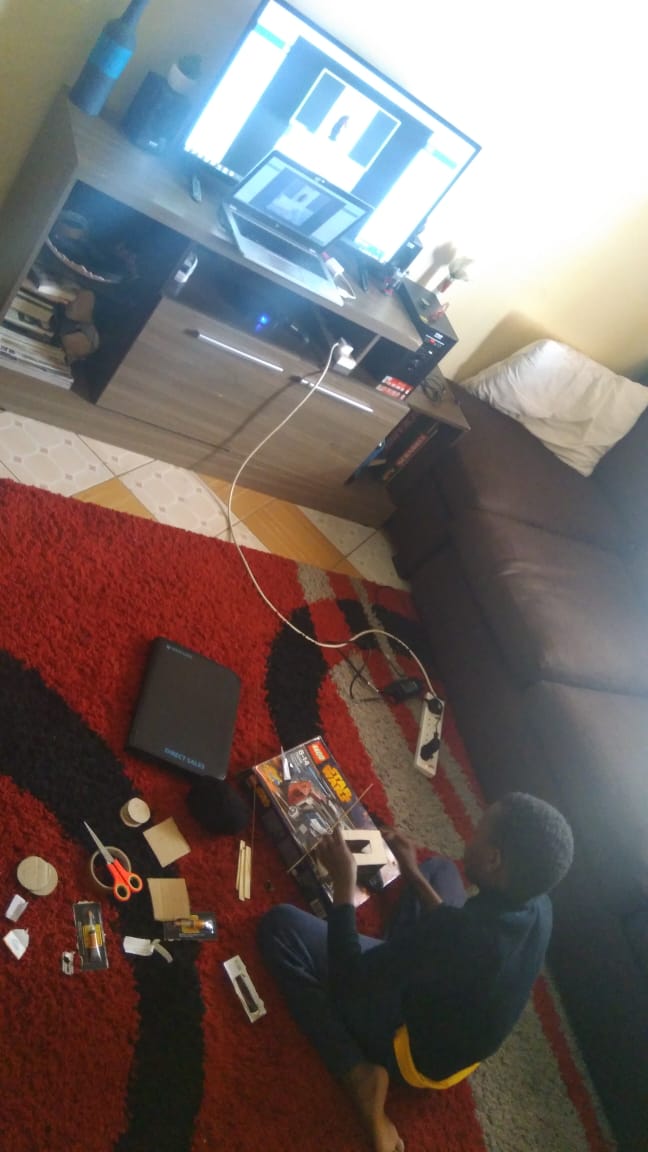 misterkinyua's tweet photo. Pulley machine session ongoing courtesy of @STEM_Cafe Anyone looking for creative things to do for their kids, reach out to them and enjoy your kids creativity at work @bosuntijani https://t.co/8bBQ59w1nX