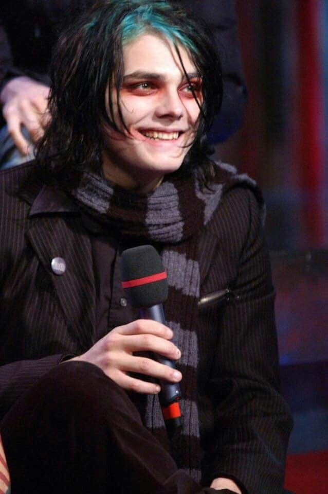 Happy birthday to gerard way :) <3 