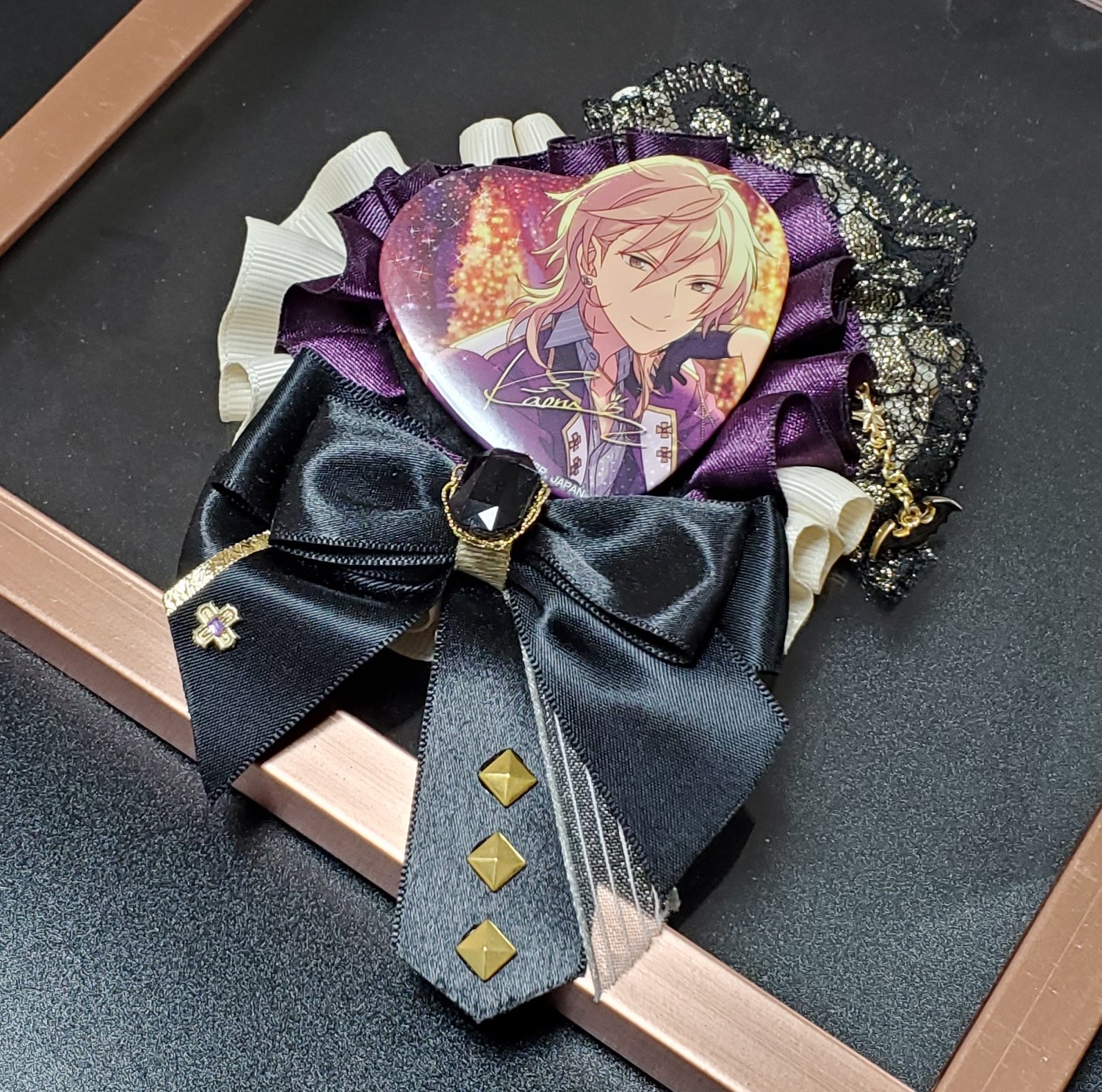 あんスタ 3周年 白スーツ 通わす 缶バッジ 羽風薫 あんスタ 3周年 白スーツ 通わす 缶バッジ 羽風薫