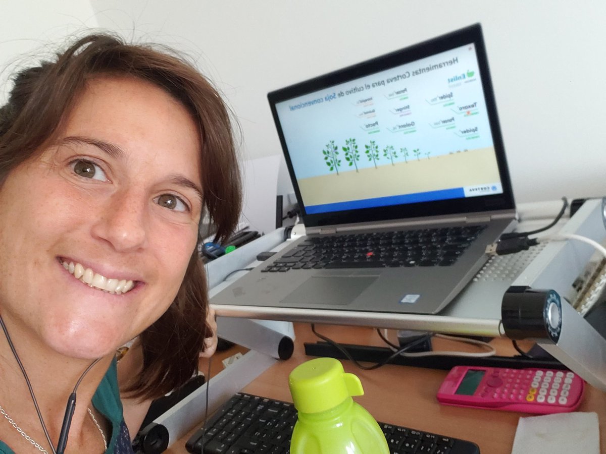 AnaAnaventu's tweet photo. Seguimos con los intercambios técnico virtuales. Hoy junto a #RindesyCultivos, técnicos zonales, @fran_martignoni y @PabloAndrich @CortevaARG #Pixxaro #Titus #Ligate #Enlist #MeritWG #Remigate #CurtailM #Texaro y muchas más soluciones herbicidas 🌱🌻🌾 https://t.co/cSGdqjQXOi