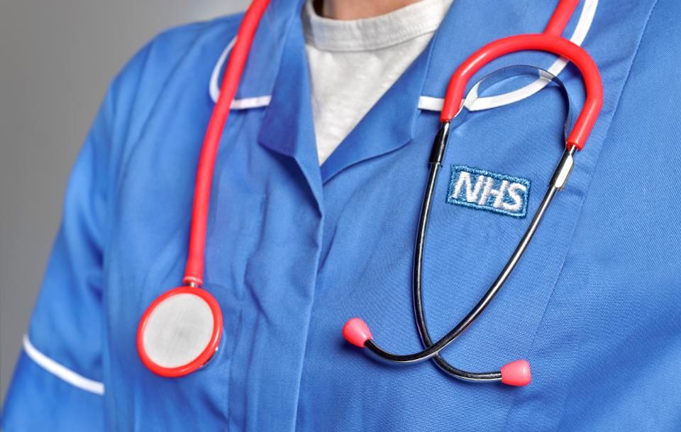 LocumsNest's tweet photo. The challenge #OurNHSPeople are facing is daunting, now more than ever it's crucial that their wellbeing is looked after. These amazing initiatives offer FREE therapy for NHS staff @HeathrWellbeing @Frontline19com @Welldoing_Org 
Find out more here ➡️https://t.co/JDcdA5hcmo https://t.co/B2oVG1t8nI