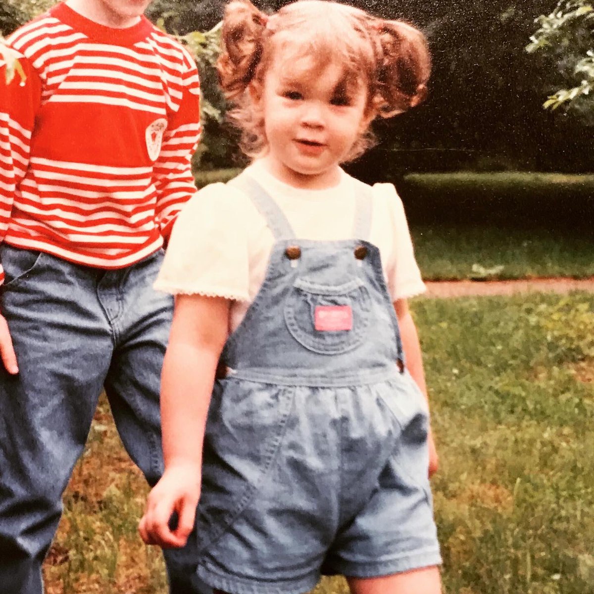 themathplante's tweet photo. Hi, Nipmuc! I MISS YOU! 
A little TBT for this week’s #thrivingthursday. Couldn’t pick just one since I’m an overachiever 🙄
1) My senior prom 
2) Baby Plante ☘️🌸🌵 (she was a BRAT) 

Be safe, everyone! ❤️ https://t.co/qzOFvaj6lt