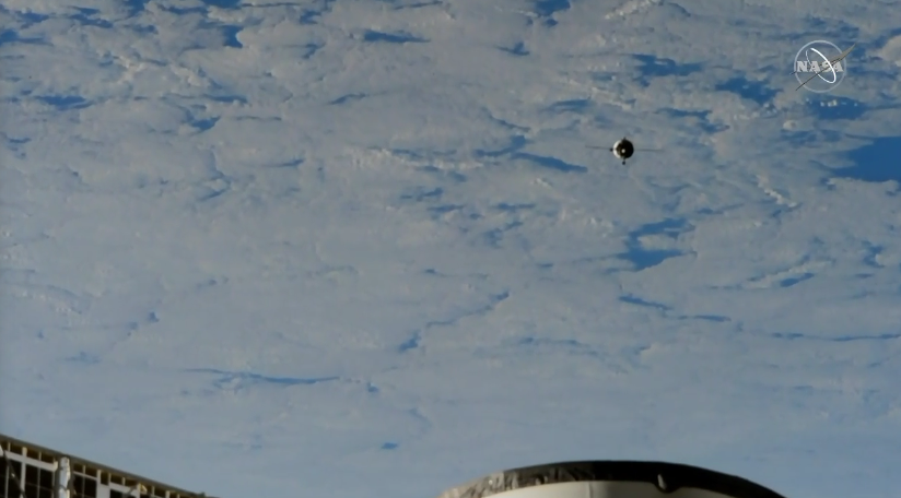 RussianSpaceWeb's tweet photo. First views from #ISS of the approaching #SoyuzMS16 spacecraft with #Exp62/63 crew, preparing for a flyaround: https://t.co/1hQXu2L7dn