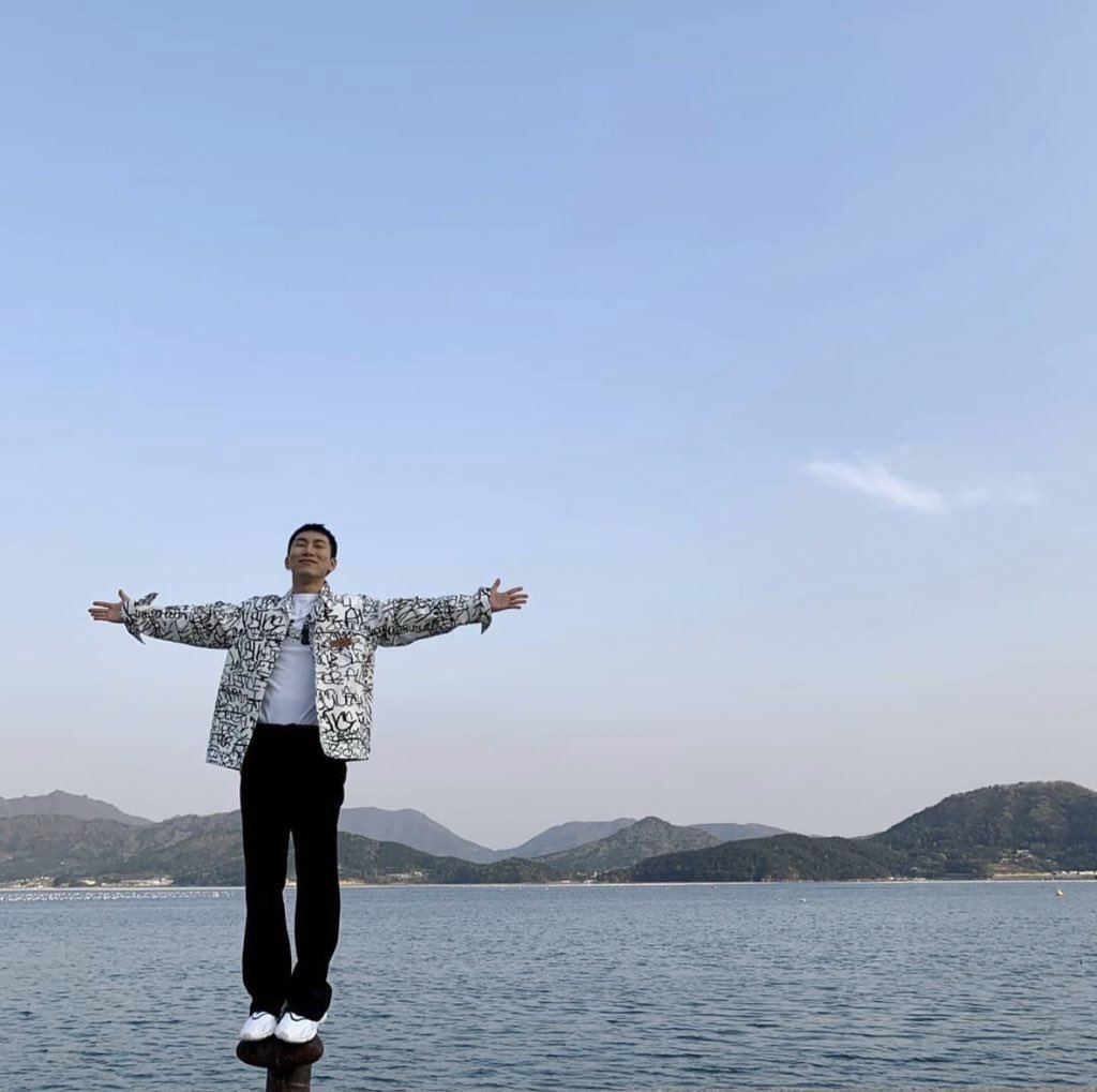 btob_paraguay's tweet photo. 📸[08.04.20] Actualización de Eunkwang 

La primera sesión fotográfica desde que salí del ejército💕
El olor del mar es bueno~~~👍🏼

👉https://t.co/dkLdhvQhmj
👉 https://t.co/L4jnIo1u0P

#BTOB 
#OurSilverLightIsBack 
#내사람_은광아_보고싶었어 https://t.co/7c8kadvE2g