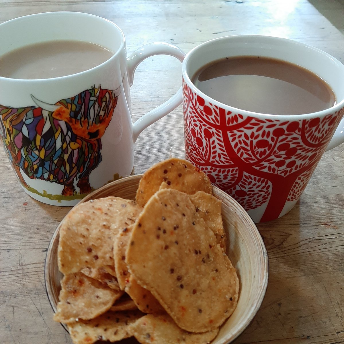 7:15 Kettle on, snacks out. Here's what we usually have in the  @nat_bur &  @Nuala_OS household - coffee & tea & tortilla chips. We're always jealous of other people's food choices when we're at the cinema. Send us a picture of your film-watching food & drinks.  #watchpartysnacks